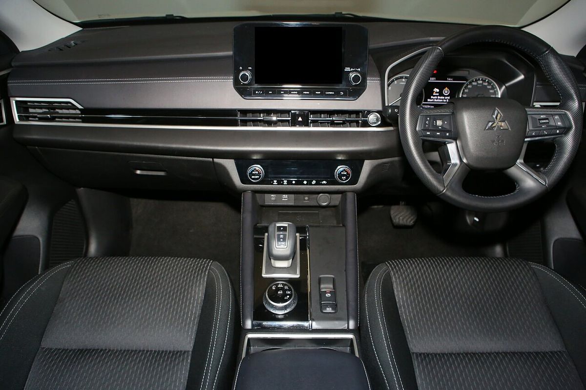 2024 Mitsubishi Outlander LS ZM