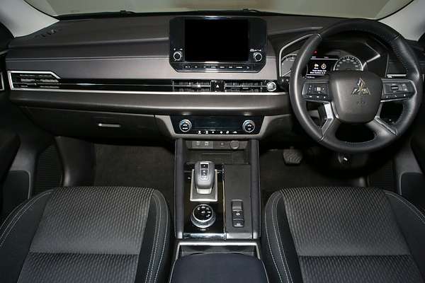 2024 Mitsubishi Outlander LS ZM