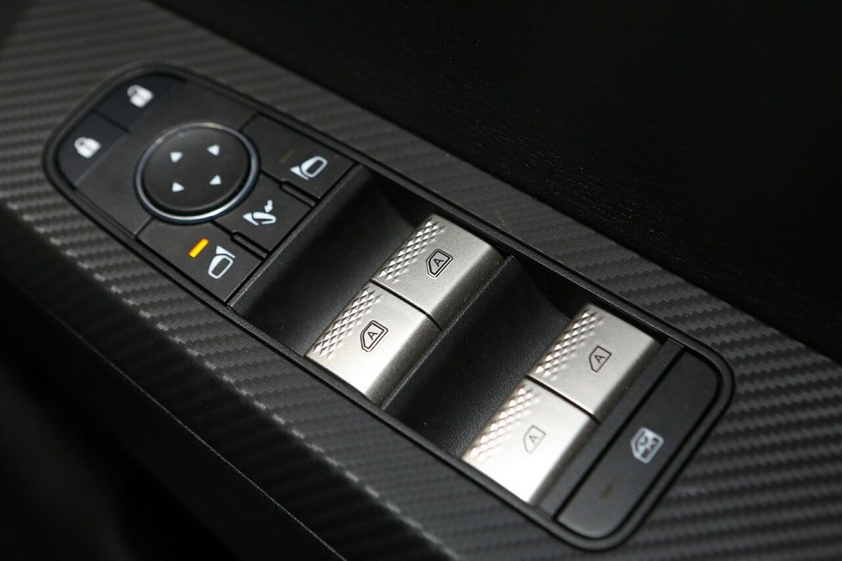 2024 Mitsubishi Outlander LS ZM