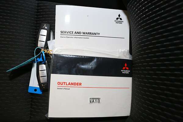 2024 Mitsubishi Outlander LS ZM