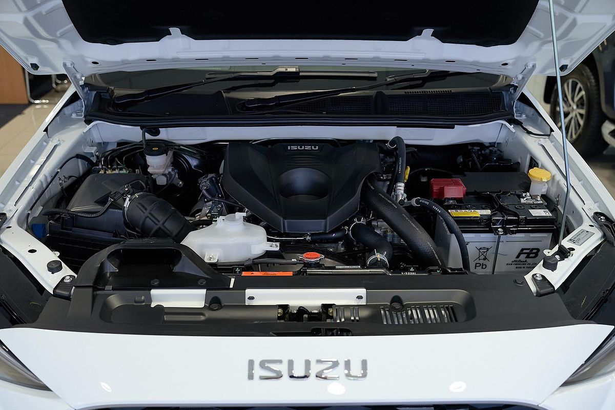 2025 Isuzu MU-X X-TERRAIN
