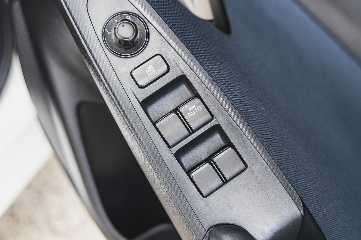 2015 Mazda 2 Maxx DJ Series