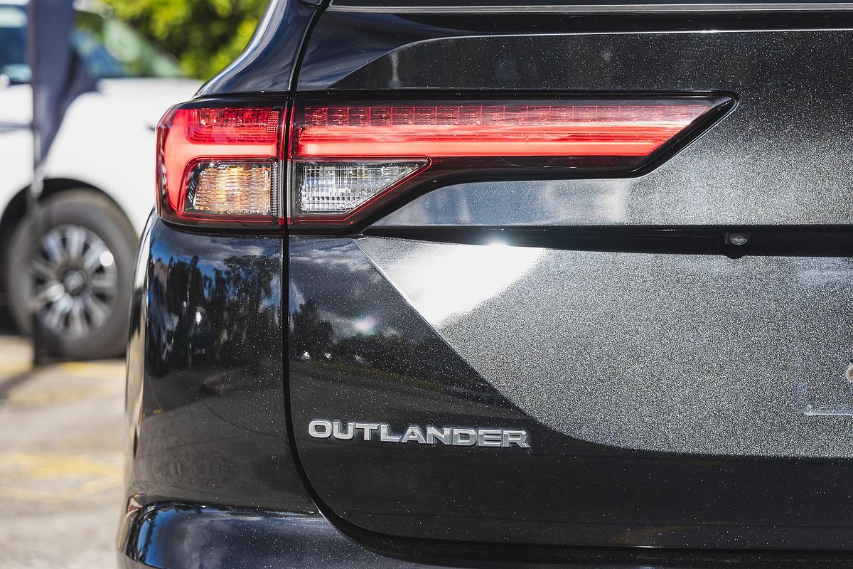 2022 Mitsubishi Outlander ES ZM