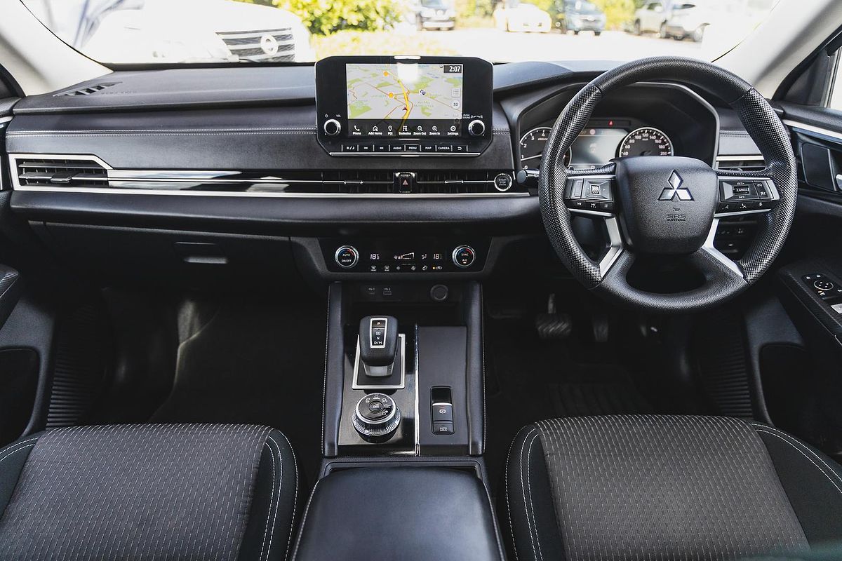 2022 Mitsubishi Outlander ES ZM