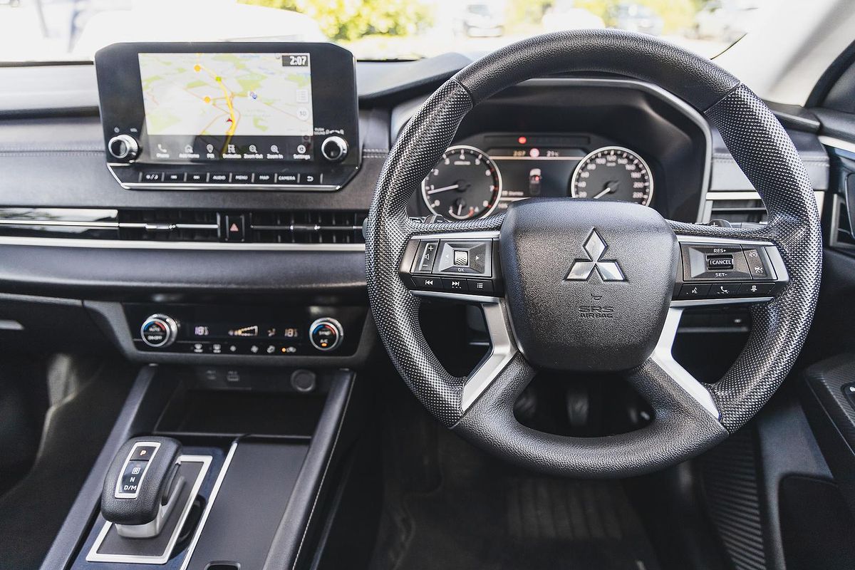 2022 Mitsubishi Outlander ES ZM
