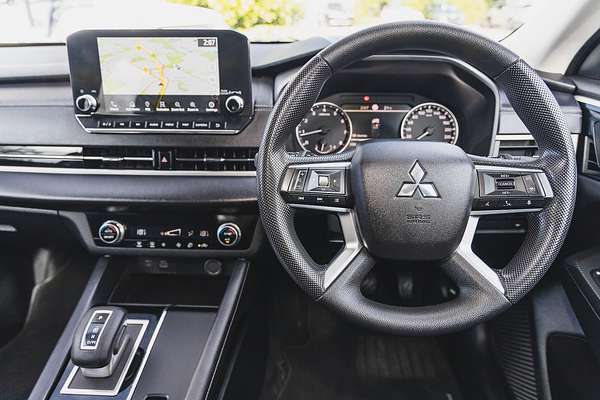 2022 Mitsubishi Outlander ES ZM