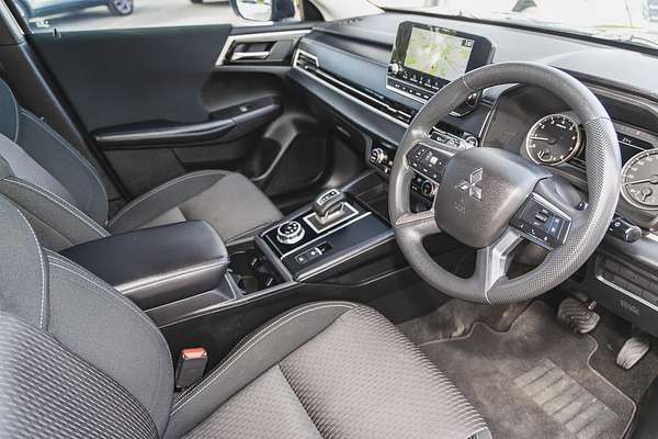 2022 Mitsubishi Outlander ES ZM
