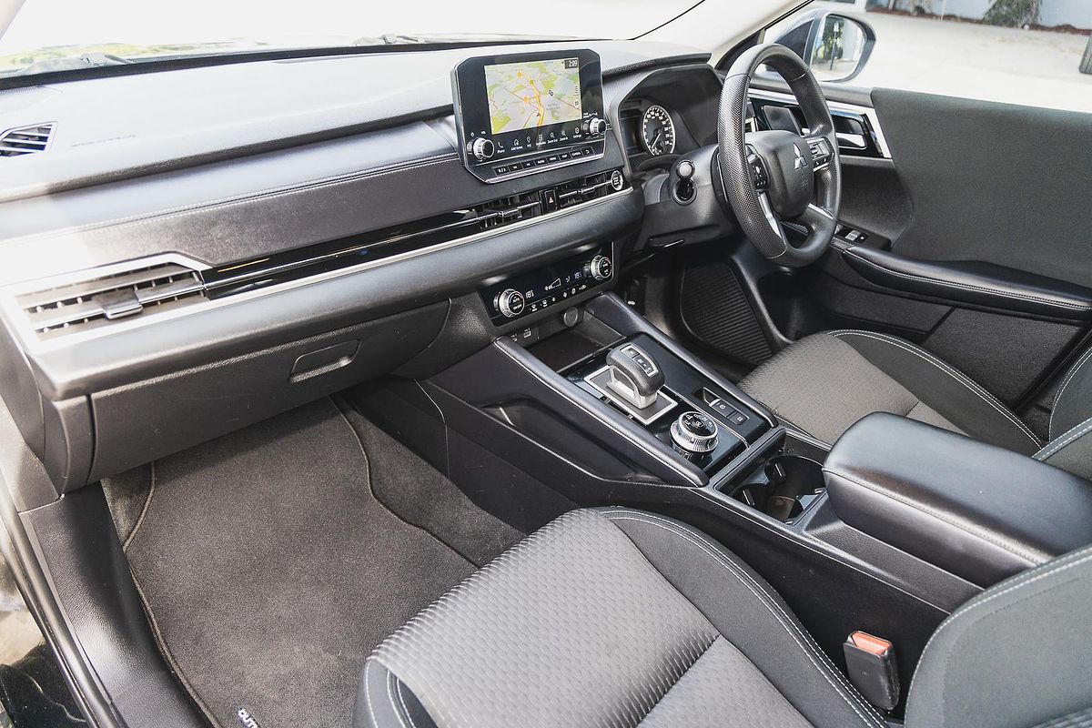 2022 Mitsubishi Outlander ES ZM