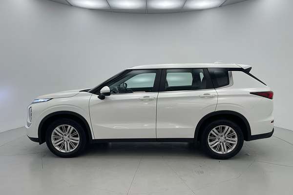 2022 Mitsubishi Outlander ES ZM