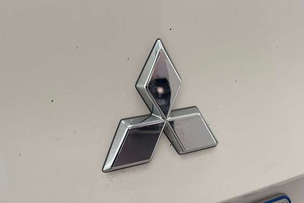 2022 Mitsubishi Outlander ES ZM
