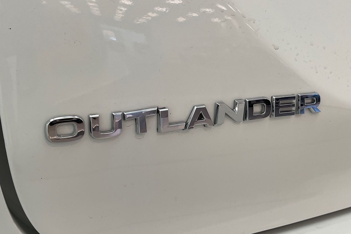 2022 Mitsubishi Outlander ES ZM