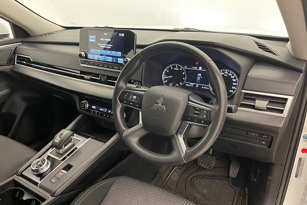 2022 Mitsubishi Outlander ES ZM