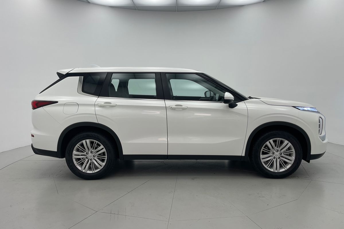 2022 Mitsubishi Outlander ES ZM