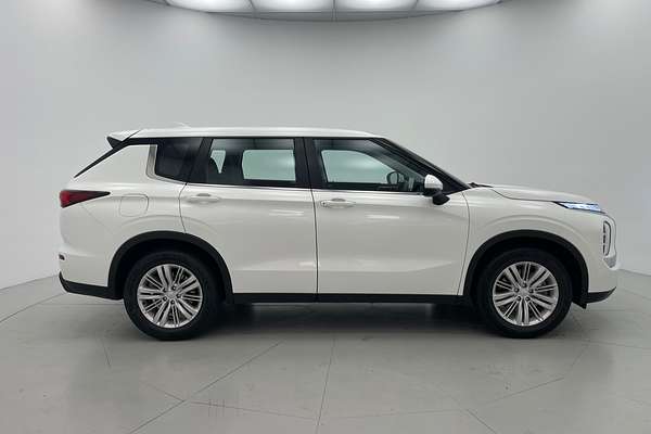 2022 Mitsubishi Outlander ES ZM