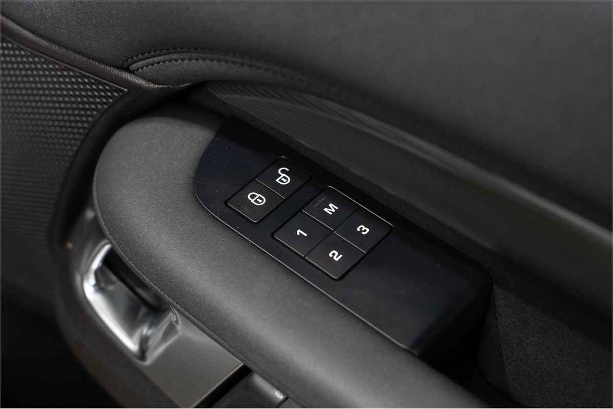 2018 Land Rover Discovery SD4 HSE Series 5