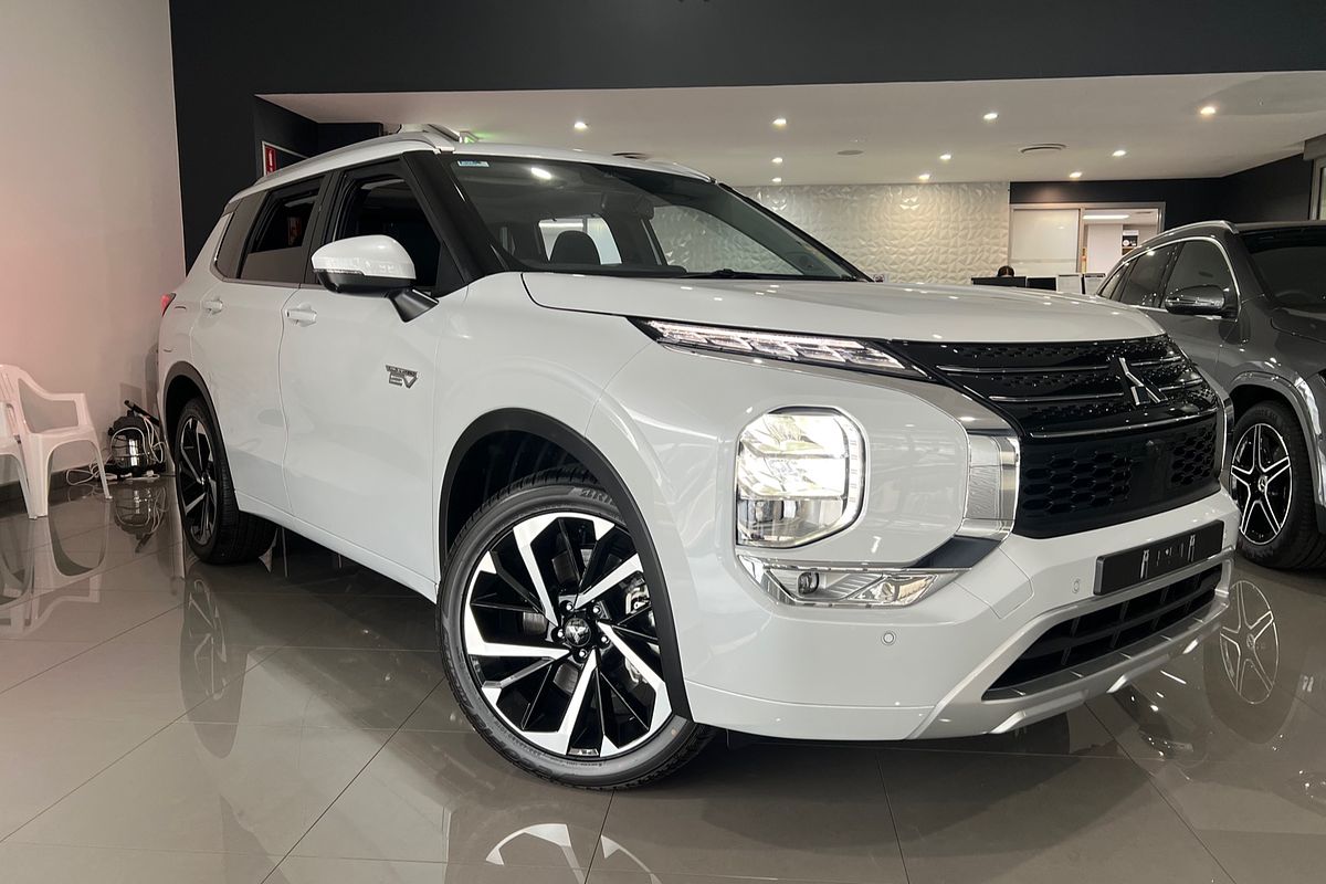 2024 Mitsubishi Outlander PHEV Exceed ZM
