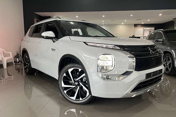 2024 Mitsubishi Outlander PHEV Exceed ZM