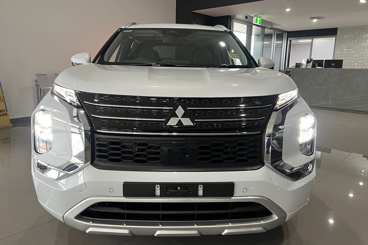 2024 Mitsubishi Outlander PHEV Exceed ZM