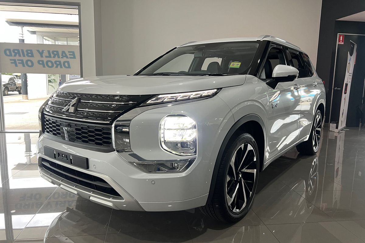 2024 Mitsubishi Outlander PHEV Exceed ZM