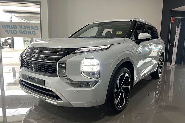 2024 Mitsubishi Outlander PHEV Exceed ZM
