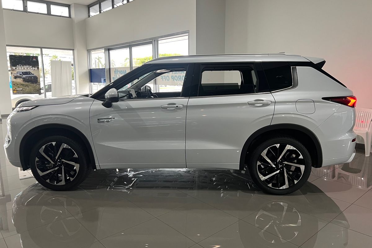 2024 Mitsubishi Outlander PHEV Exceed ZM