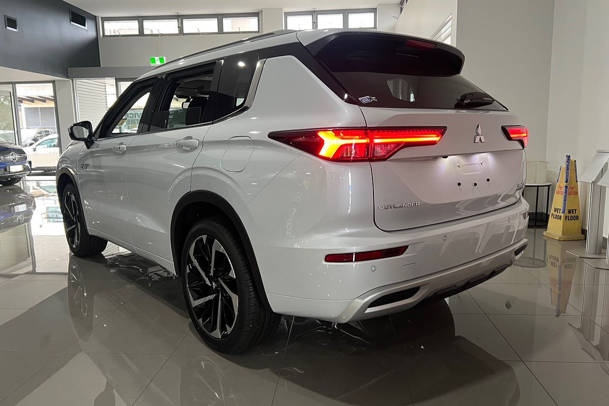 2024 Mitsubishi Outlander PHEV Exceed ZM