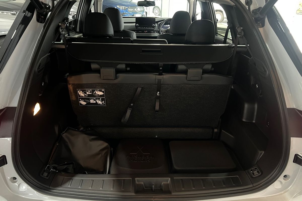 2024 Mitsubishi Outlander PHEV Exceed ZM