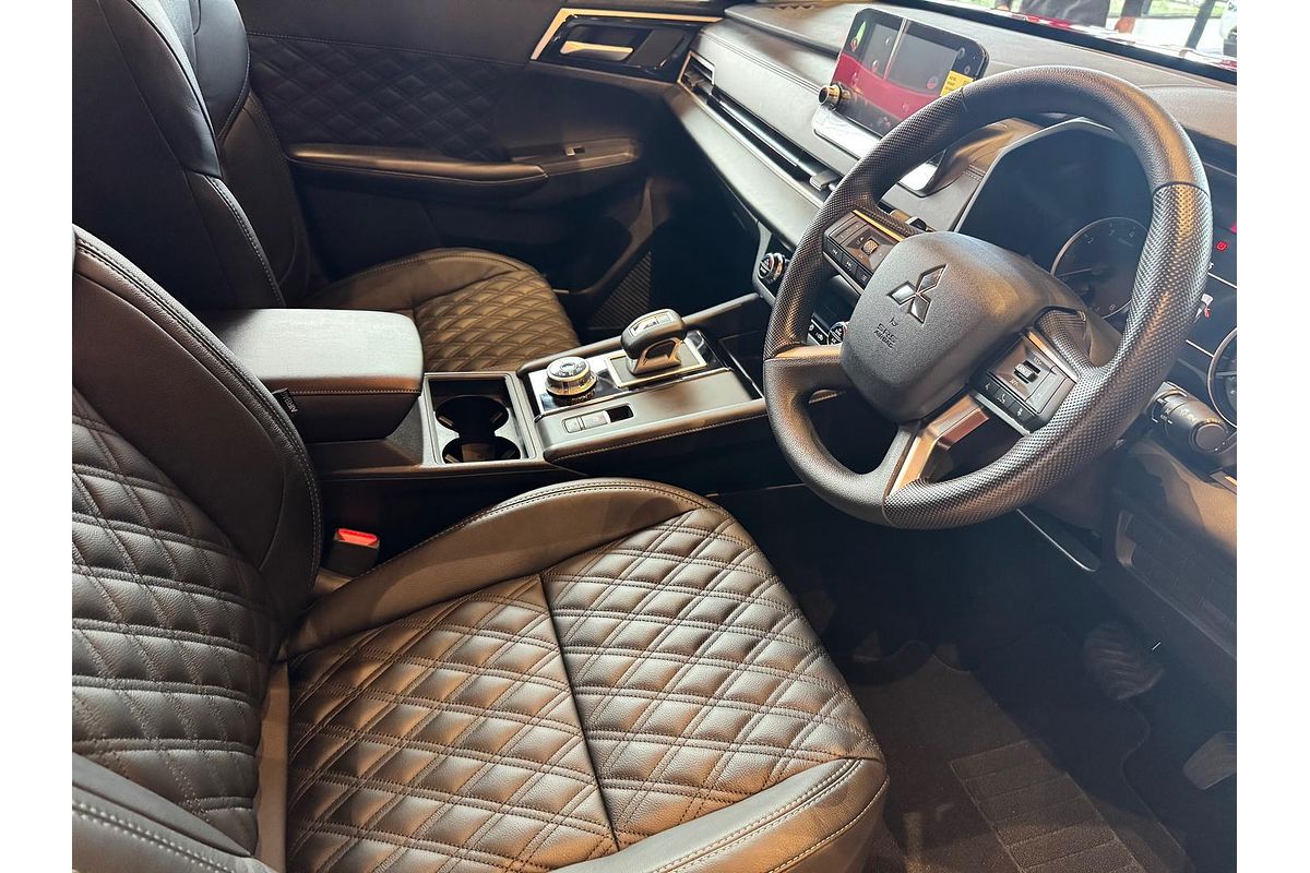 2025 Mitsubishi Outlander ES ZM