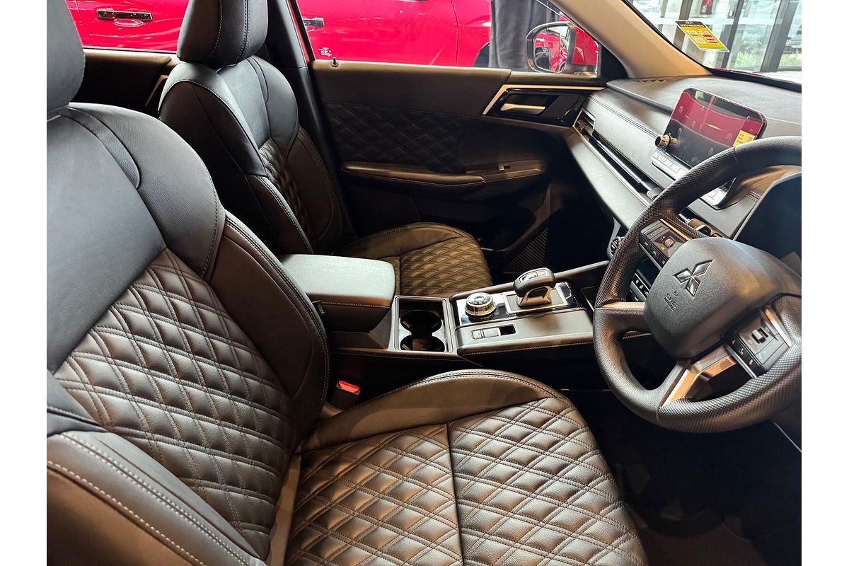 2025 Mitsubishi Outlander ES ZM