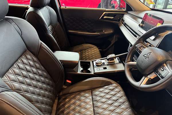 2025 Mitsubishi Outlander ES ZM