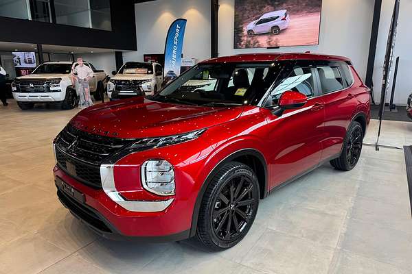2025 Mitsubishi Outlander ES ZM