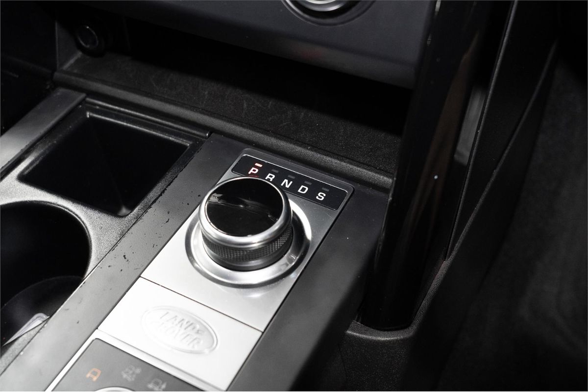 2019 Land Rover Discovery SD6 SE Series 5