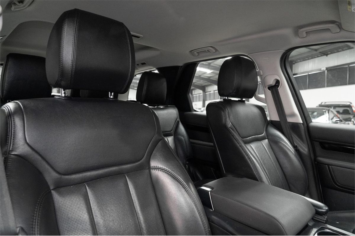 2019 Land Rover Discovery SD6 SE Series 5