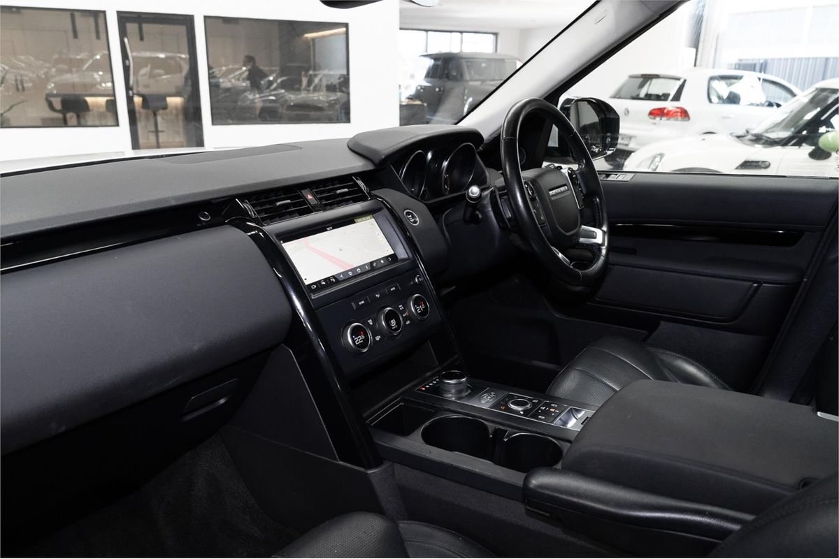 2019 Land Rover Discovery SD6 SE Series 5