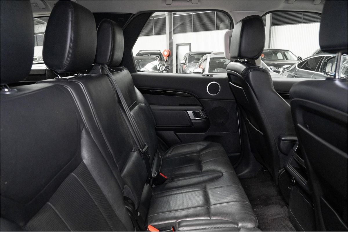 2019 Land Rover Discovery SD6 SE Series 5