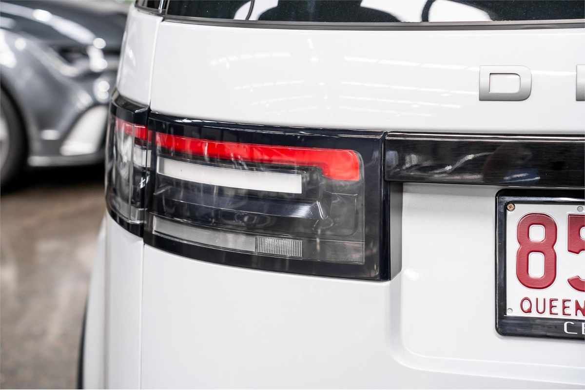 2019 Land Rover Discovery SD6 SE Series 5