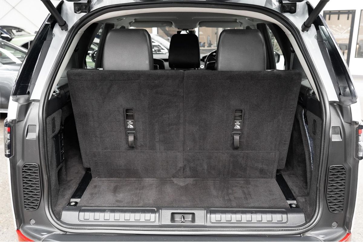 2019 Land Rover Discovery SD6 SE Series 5