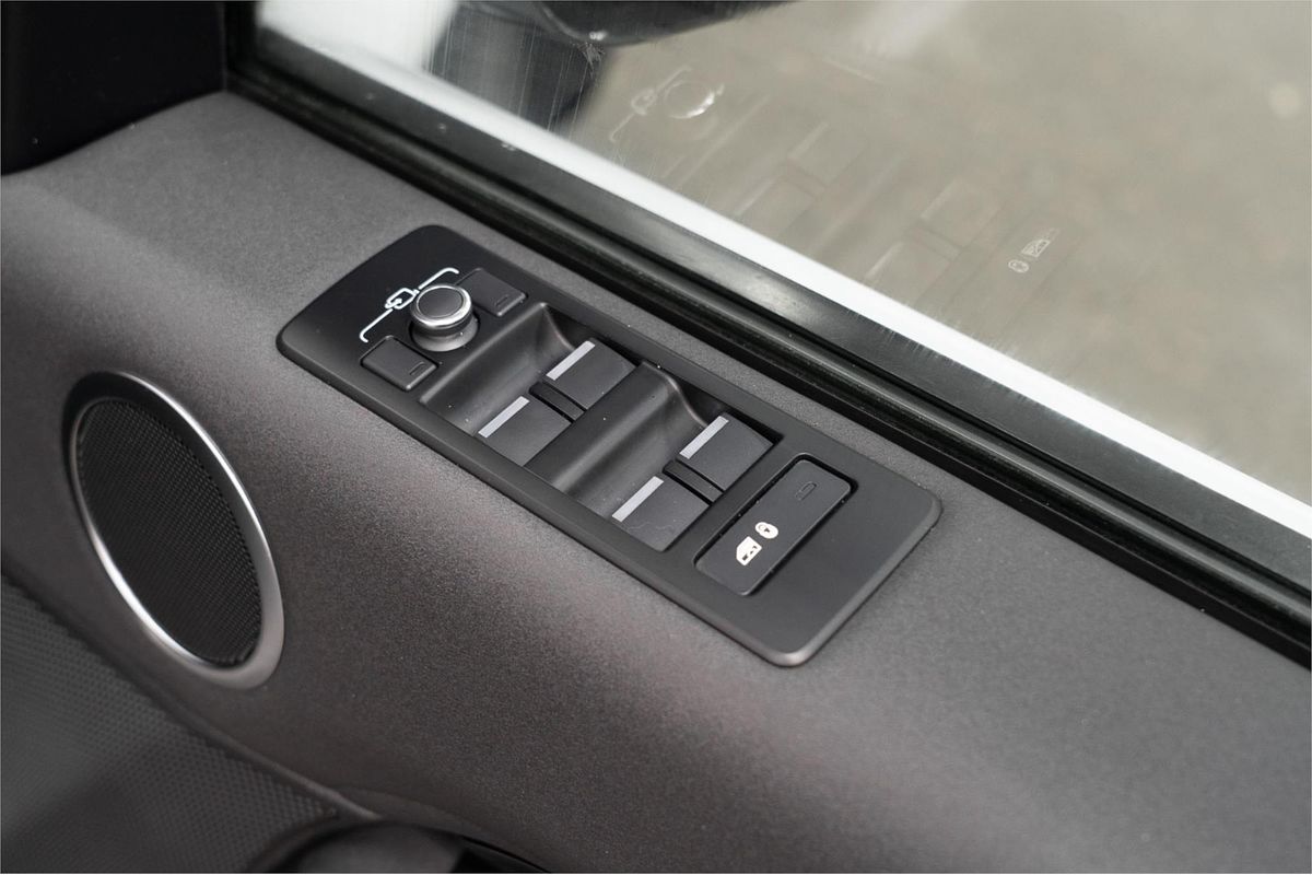 2019 Land Rover Discovery SD6 SE Series 5