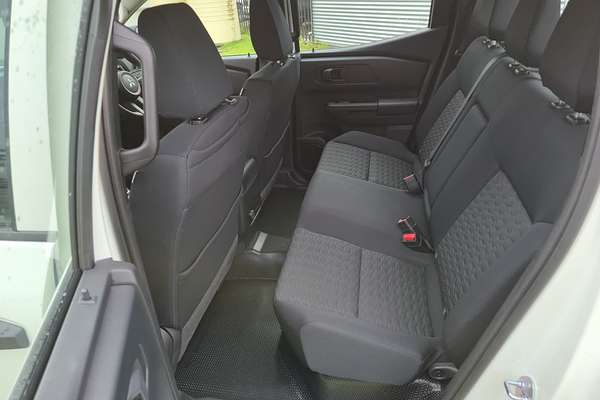 2025 Mitsubishi Triton GLX MV 4X4
