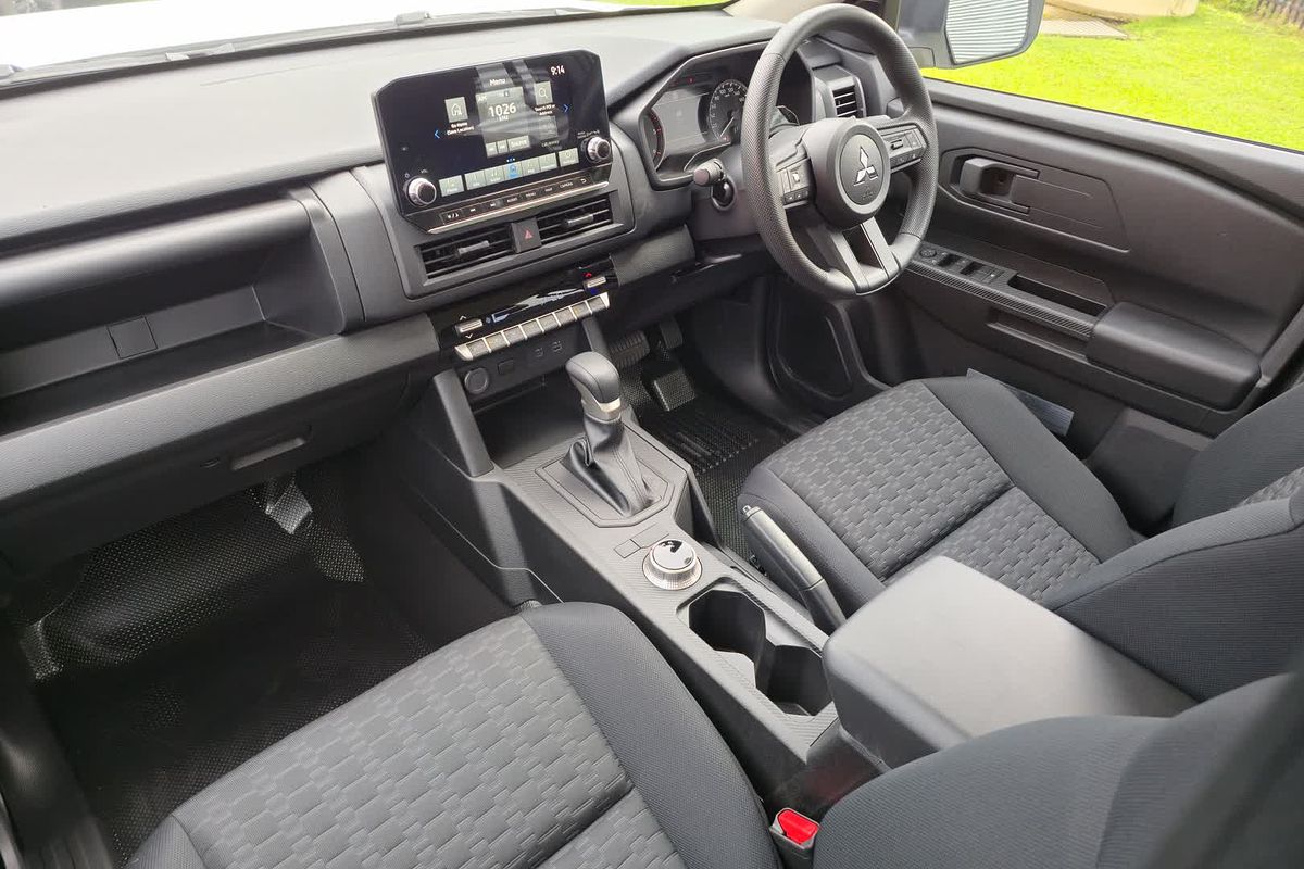 2025 Mitsubishi Triton GLX MV 4X4