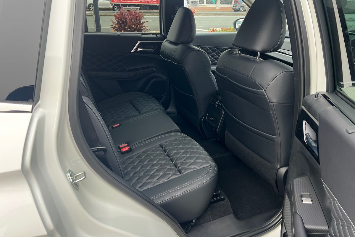 2024 Mitsubishi Outlander PHEV Exceed ZM