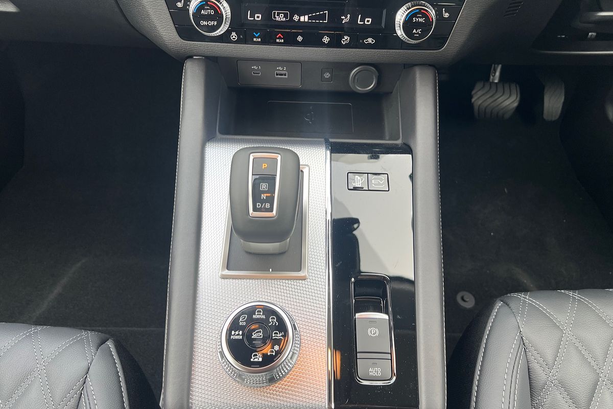 2024 Mitsubishi Outlander PHEV Exceed ZM