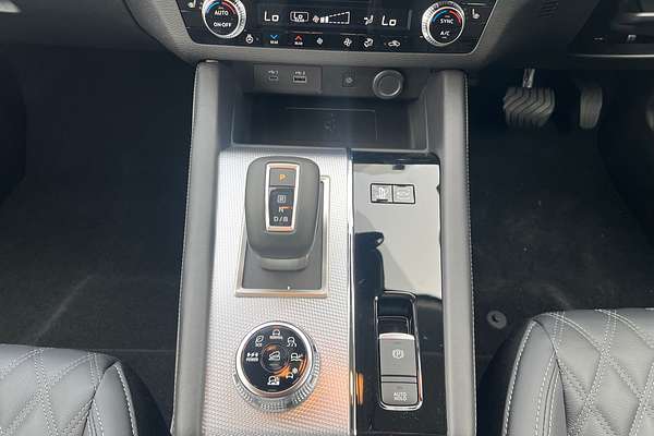 2024 Mitsubishi Outlander PHEV Exceed ZM