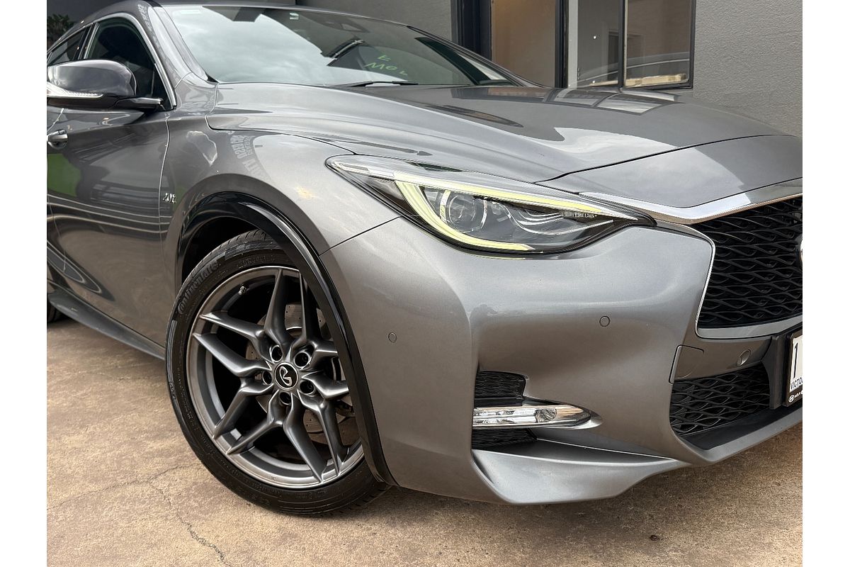 2018 INFINITI Q30 Sport H15