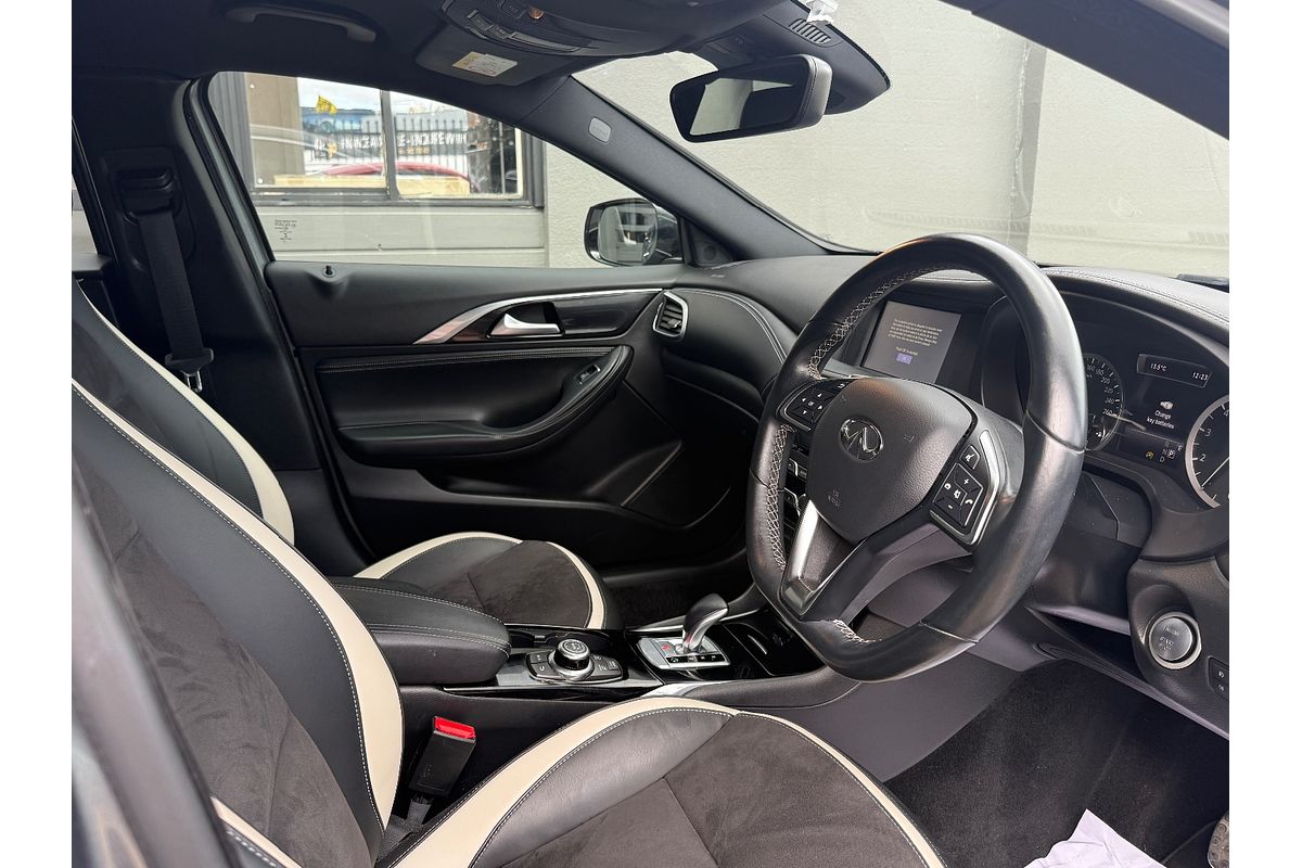 2018 INFINITI Q30 Sport H15