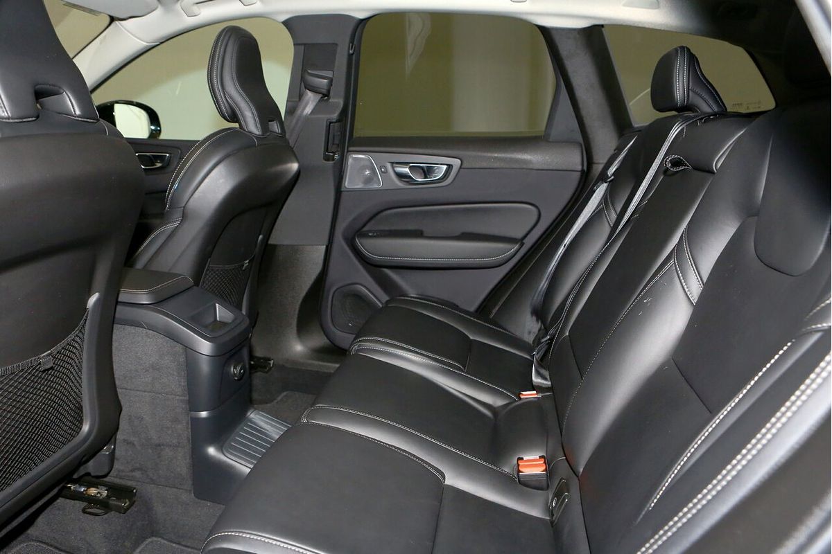 2022 Volvo XC60 Recharge Ultimate T8 Plug-In Hybrid
