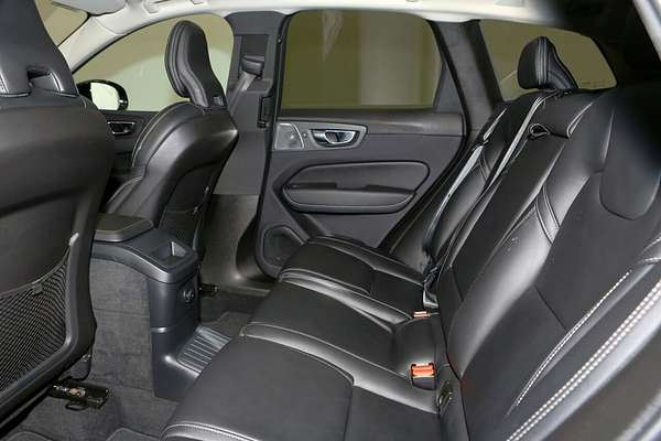 2022 Volvo XC60 Recharge Ultimate T8 Plug-In Hybrid