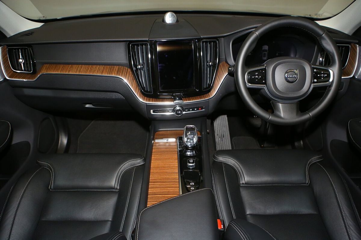 2022 Volvo XC60 Recharge Ultimate T8 Plug-In Hybrid