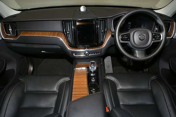 2022 Volvo XC60 Recharge Ultimate T8 Plug-In Hybrid