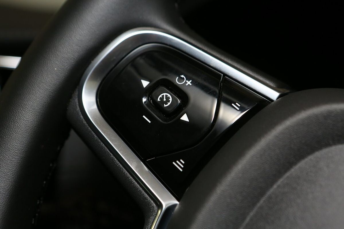 2022 Volvo XC60 Recharge Ultimate T8 Plug-In Hybrid